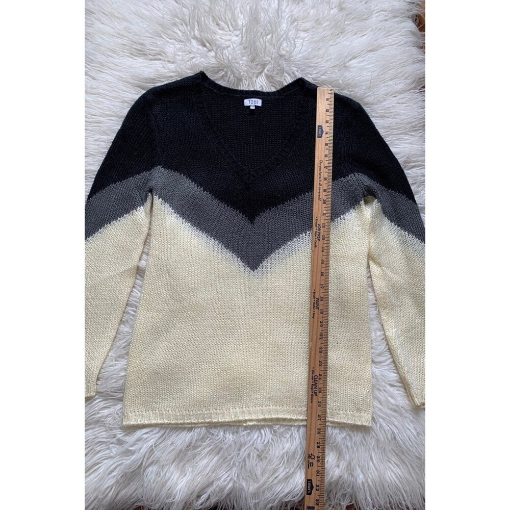 Tobi Sweater - Picture 2 of 8